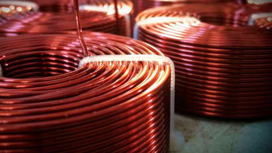 Cobre sube debido a pausa en alza del dólar ante expectativas por la Fed